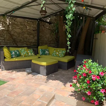 Дом отдыха Maison De Avec Jardin Clos *